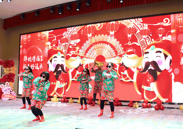 節目合影.gif
